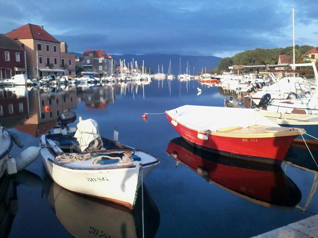 Apartments Antonio Stari Grad  Buitenkant foto